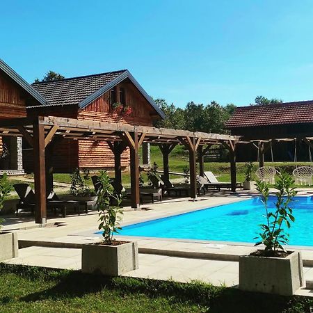 Timber Fairies Villa สลูน ภายนอก รูปภาพ