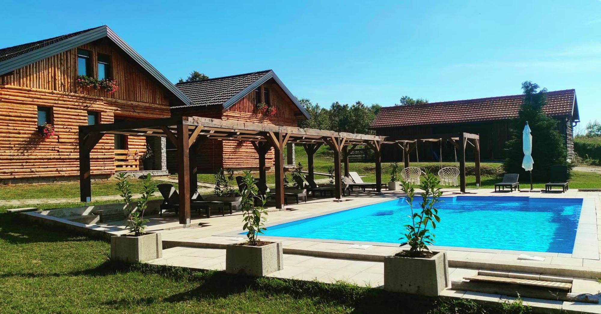 Timber Fairies Villa สลูน ภายนอก รูปภาพ