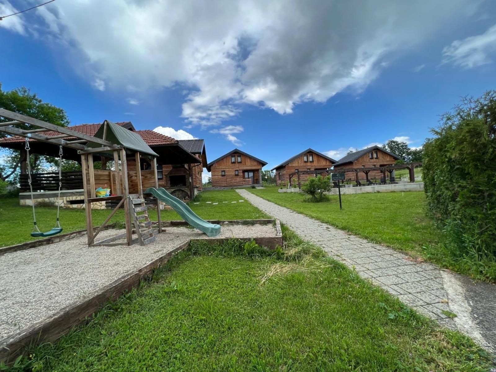 Timber Fairies Villa สลูน ภายนอก รูปภาพ