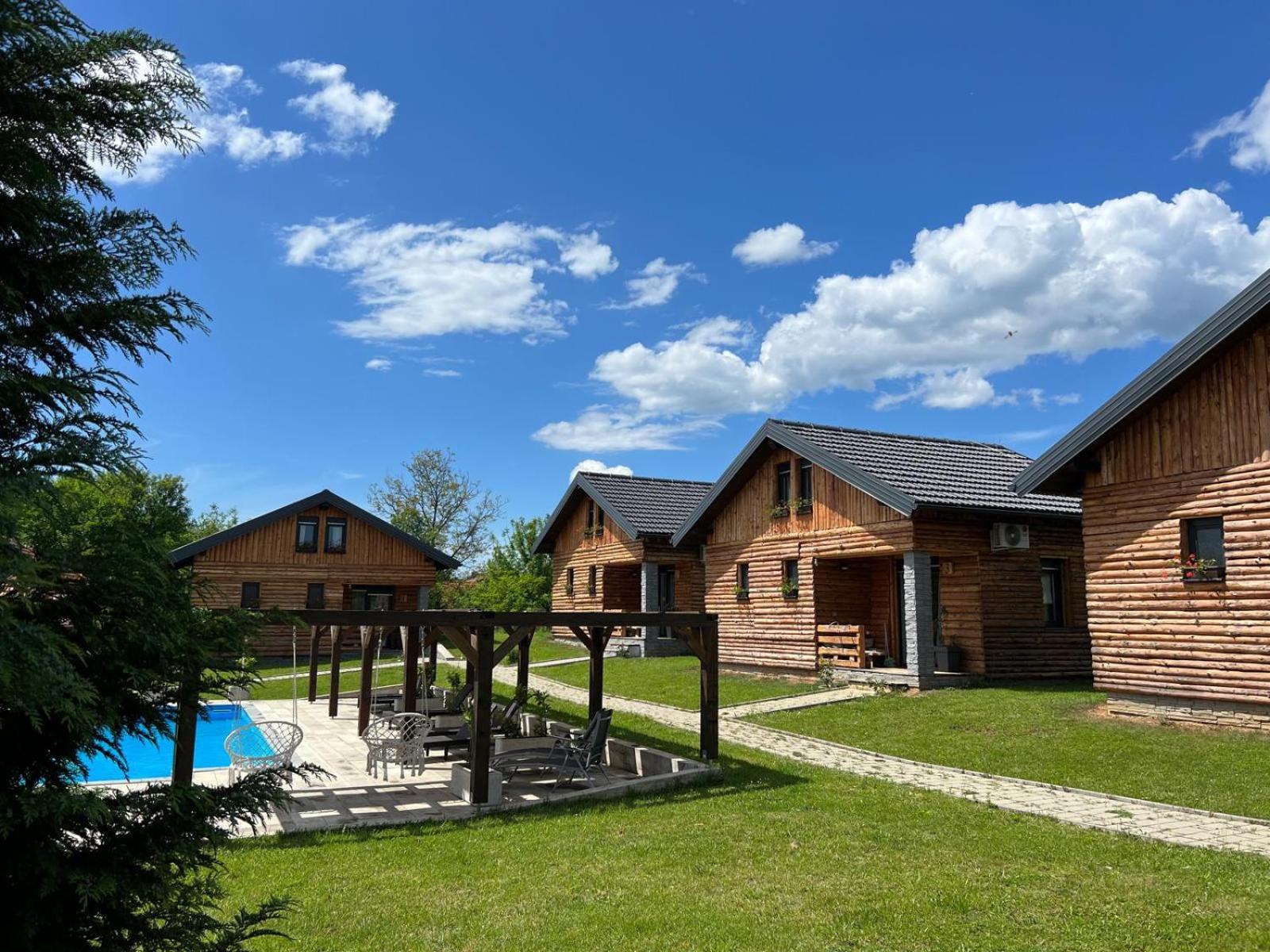 Timber Fairies Villa สลูน ภายนอก รูปภาพ
